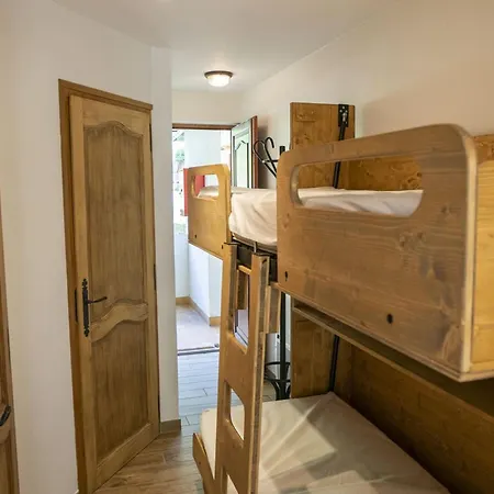 Appartement Cosy 4 Pers à Avec Balcon Et Parking - Fr-1-676-105